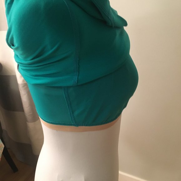 Lululemon Tank - Never worn - Picture 6 of 7